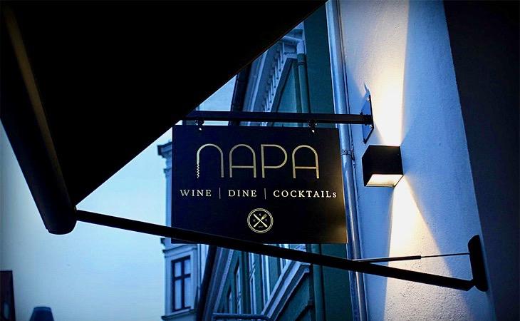 napa lounge café restaurant vinbar cocktails spis drik reserver dinnerlust